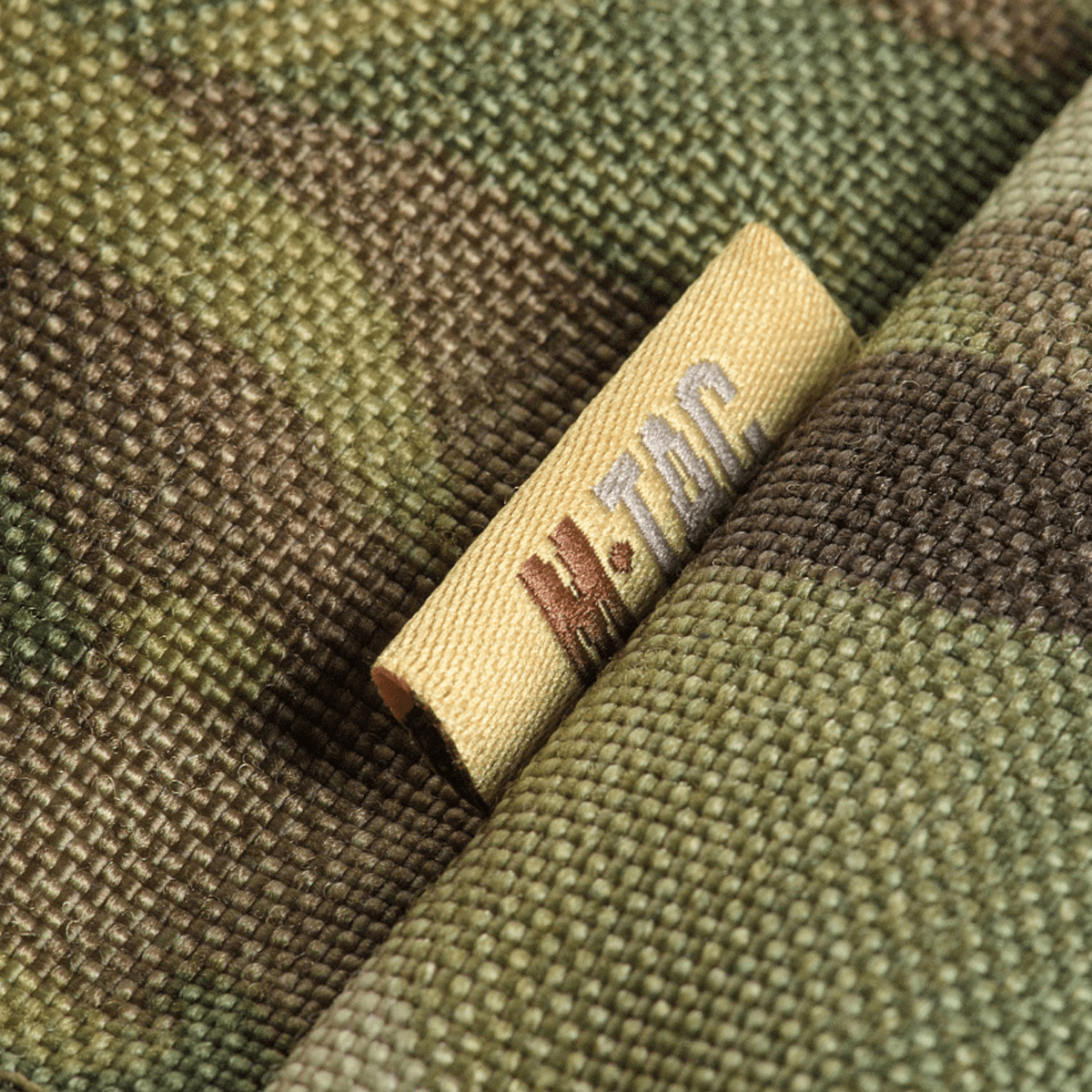 M-Tac Siddeunderlag med Bælte – Multicam med fokus på robust materiale i camouflage design.