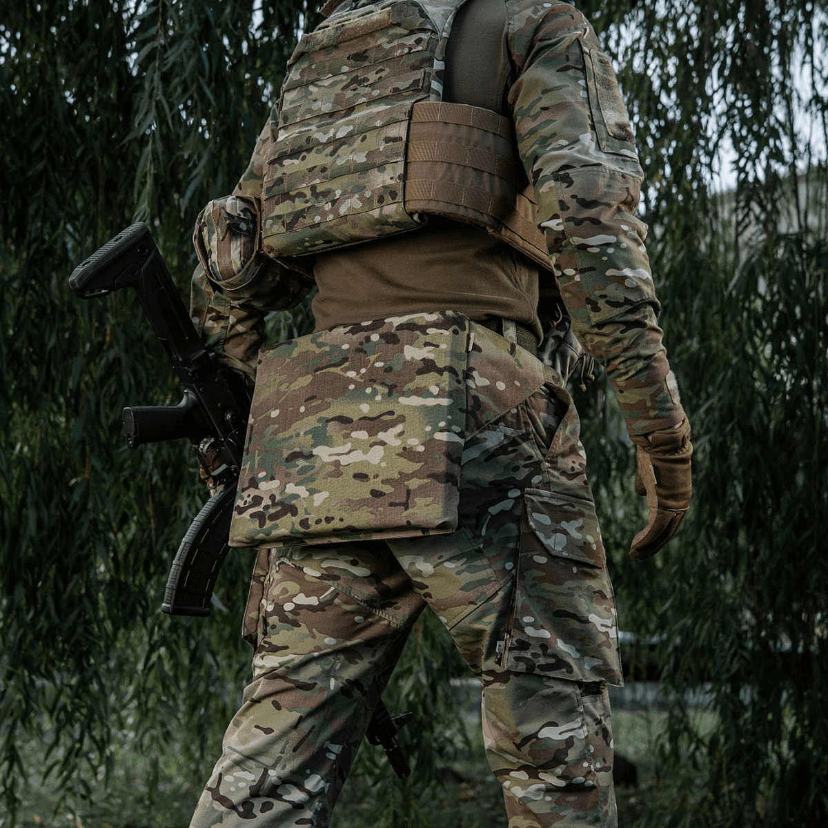 M-Tac Siddeunderlag med Bælte – Multicam til militært brug i felten, beskytter mod kulde og fugt, i skovområde.