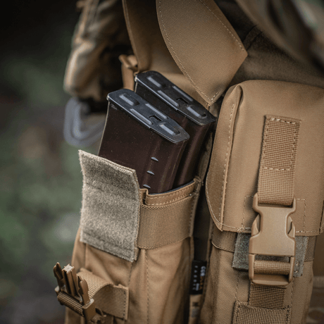 M-Tac dubbel magasinficka med Fastex-låsning för AR- och AK-magasin, lämplig för militär och utomhusaktiviteter, tillverkad av Cordura 500D.