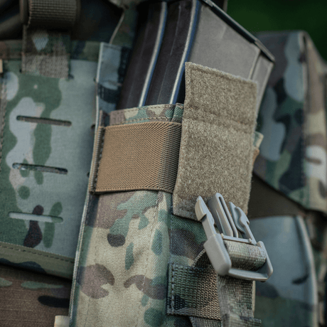 M-Tac dubbel magasinficka med Fastex-låsning för AR- och AK-magasin i slitstarkt Cordura 500D