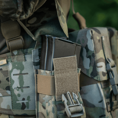 M-Tac dubbel magasinficka med Fastex-låsning i camouflage, robust Cordura 500D, idealisk för militär användning