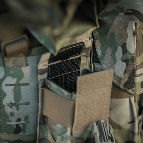 M-Tac dubbel magasinficka med Fastex-låsning i slitstarkt Cordura 500D, idealisk för AR- och AK-seriens magasin, militär och friluftsliv