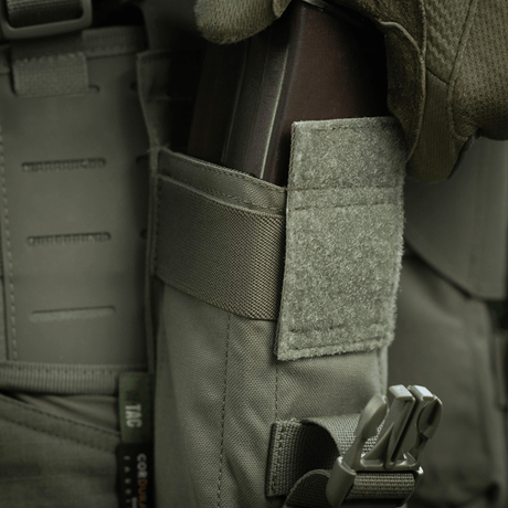 M-Tac dubbel magasinficka med Fastex-låsning i Cordura 500D för AR- och AK-magasin, idealisk för militär och friluftsliv