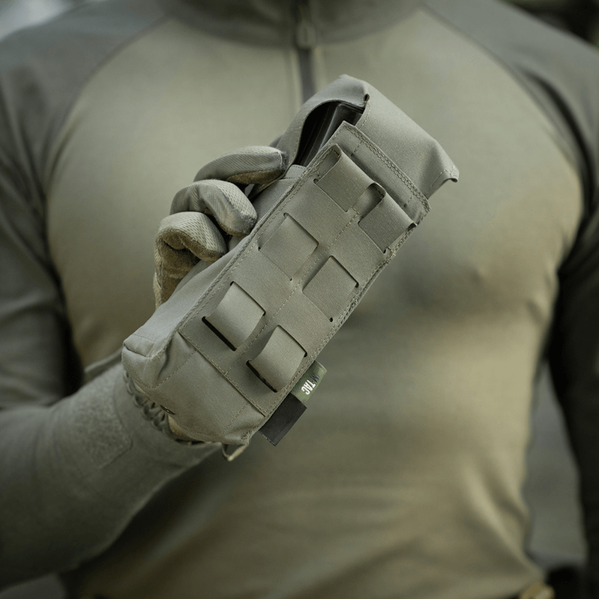 M-Tac Dobbelt Magasin Taske med Fastex Lukning i robust Cordura 500D materiale, designet til AR- og AK-magasin transport.