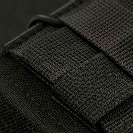 Närbild av M-Tac öppen dubbel magasinväska för AK med robust design och halkfritt material för säker magasinförvaring