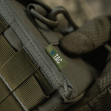 M-Tac Taske til Natkikkert PVS-14 med detalje af fastex-lukning og elastiske stropper til sikker opbevaring.