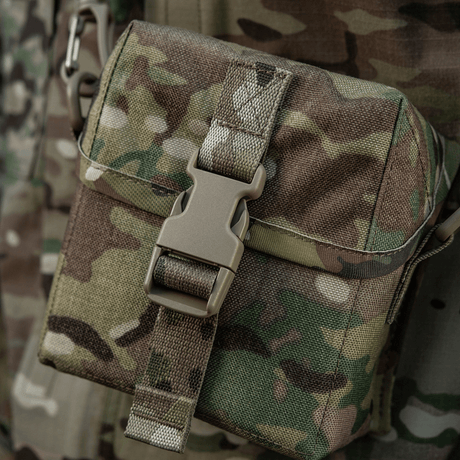 Camouflage M-Tac Taske til Natkikkert PVS-14 med fastex-lukning, designet til beskyttelse og opbevaring af natkikkerter.