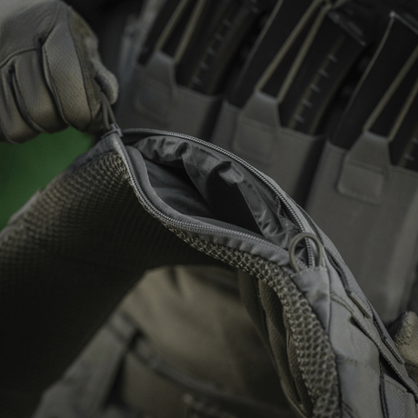 Nærbillede af M-Tac War Belt ARMOR i Cordura 500D med MOLLE-webbing, en del af taktisk udstyr, ideel til kampopgaver.