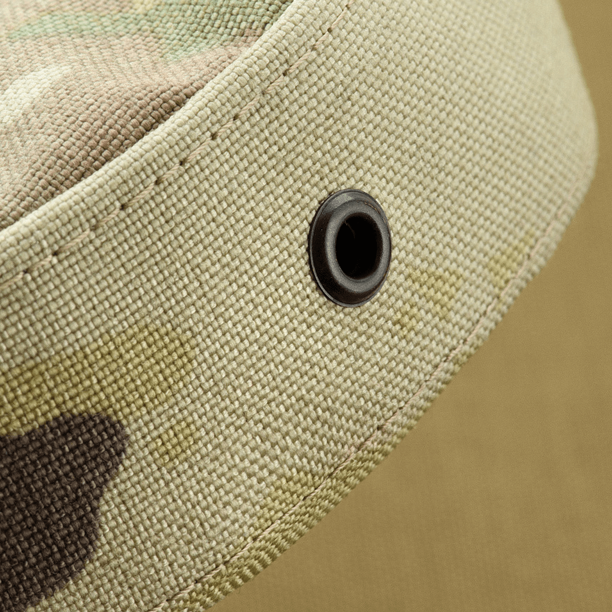 Detalje af M-Tac Taske Til Foldespade – Multicam i slidstærkt CORDURA 1000D med MOLLE-funktionalitet.
