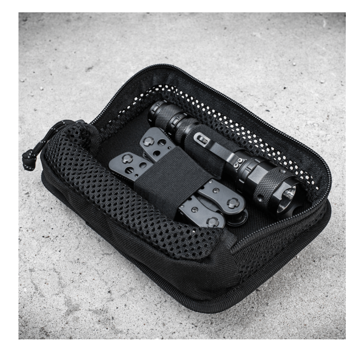 M-Tac Hook & Loop Utility Panel med lynlåspose til organisering af småting. Ideal til rygsække og tasker, 19x13 cm størrelse.