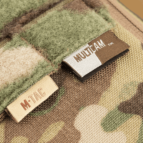 Nærbillede af M-Tac Medical Pouch Elite Rip Off i camouflagedesign med velcro-mærker, klar til taktisk brug.