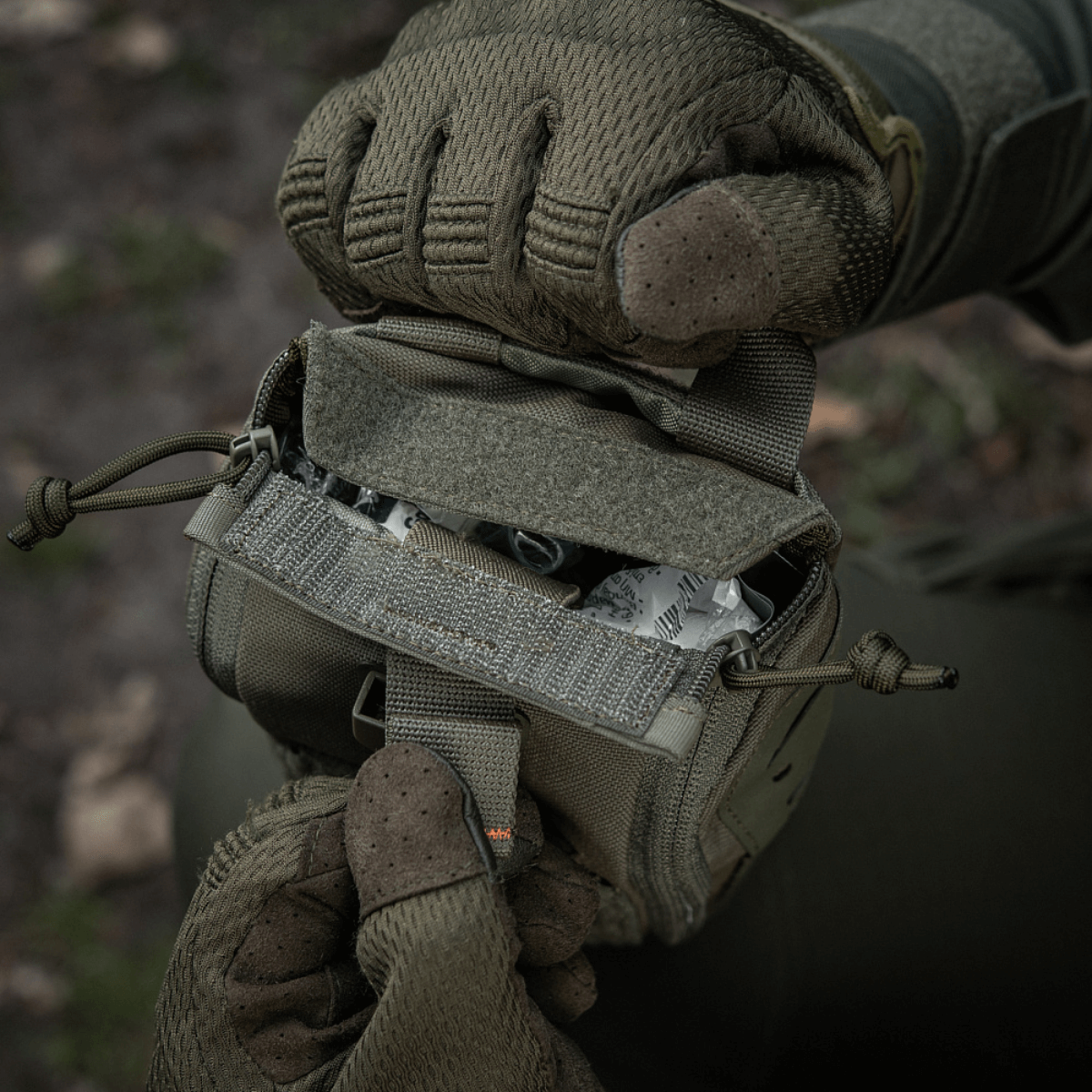 M-Tac Medical Pouch Elite Rip Off, taktisk førstehjælpstaske, hurtig adgang, organiseret indhold, åbnes med én træk i håndtaget