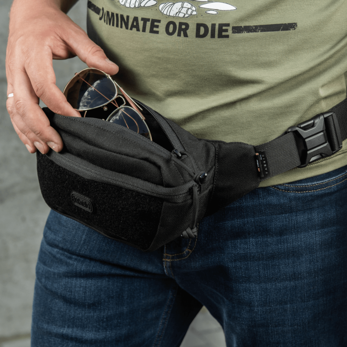 M-Tac Tactical Waist Bag Gen.II Elite bæltetaske i Cordura 1000D, ideel til taktisk brug og hverdagsaktiviteter, holdbar og moderne design.