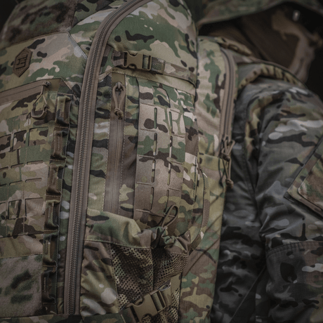 M-Tac Ryggsäck Large Gen.IV Elite i slitstarkt kamouflagedesign för utomhus- och taktisk användning, tillverkad av Cordura-material.