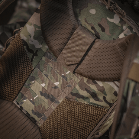 Detaljerad bild av M-Tac Ryggsäck Large Gen.IV Elite i slitstarkt Cordura med ergonomisk design i kamouflagemönster.