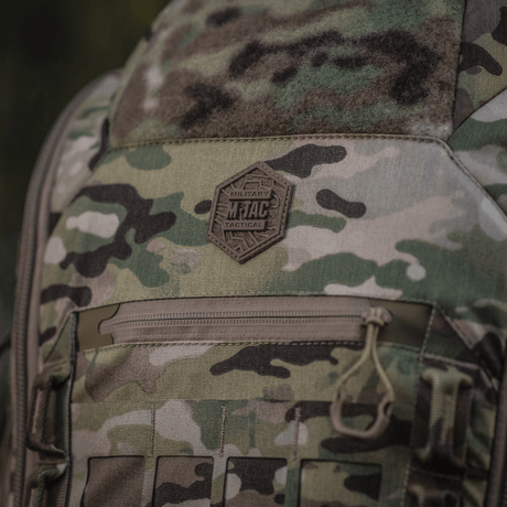 M-Tac Ryggsäck Large Gen.IV Elite i slitstarkt Cordura-material med kamouflagedesign och fack för förvaring av vapen.