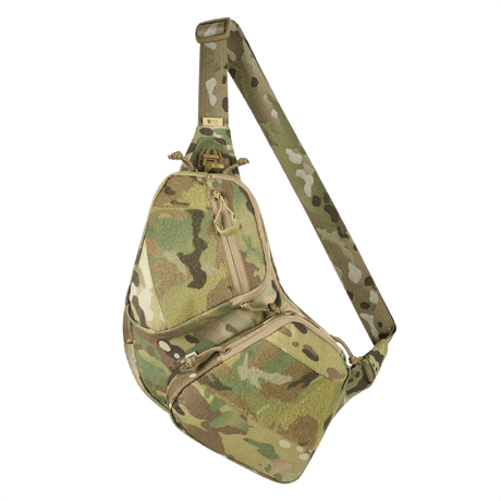 M-Tac Bat Wing Bag Elite i kamouflagedesign, tillverkad av Cordura 500 MS med YKK-dragkedjor, velourfoder och säkerhetsmekanism.