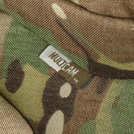 Närbild av M-Tac Bat Wing Bag Elite med Multicam-mönster och hållbart Cordura 500 MS.