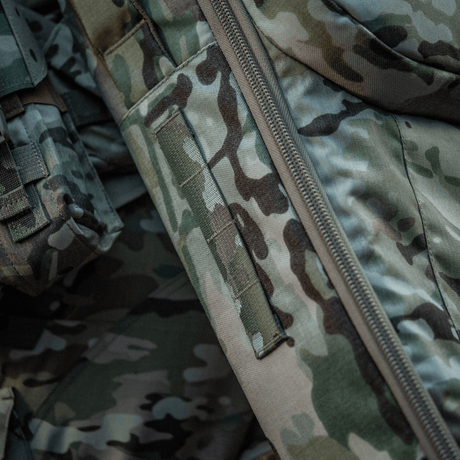 Detalj av M-Tac Gun Backpack Case 125 cm Gen.II Elite i camouflagetyg som visar Cordura-material och dragkedja