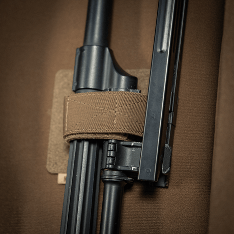 Närbild av invändig fästanordning i M-Tac Gun Backpack Case 125 cm Gen.II Elite som visar solid vaddering och remmar för säker förvaring