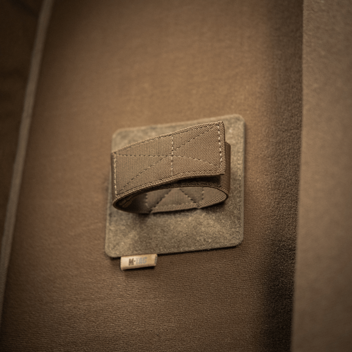 Indvendig detalje af M-Tac Gun Backpack Case 125 cm Gen.II Elite med polstring og fastgørelsesstrop.