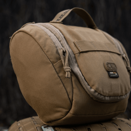 M-Tac Toilettaske Elite Gen.II i sandfarvet design til opbevaring af hygiejneartikler under rejser, kompakt og rummelig.