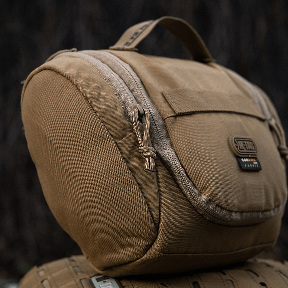 M-Tac Toilettaske Elite Gen.II i sandfarvet design til opbevaring af hygiejneartikler under rejser, kompakt og rummelig.