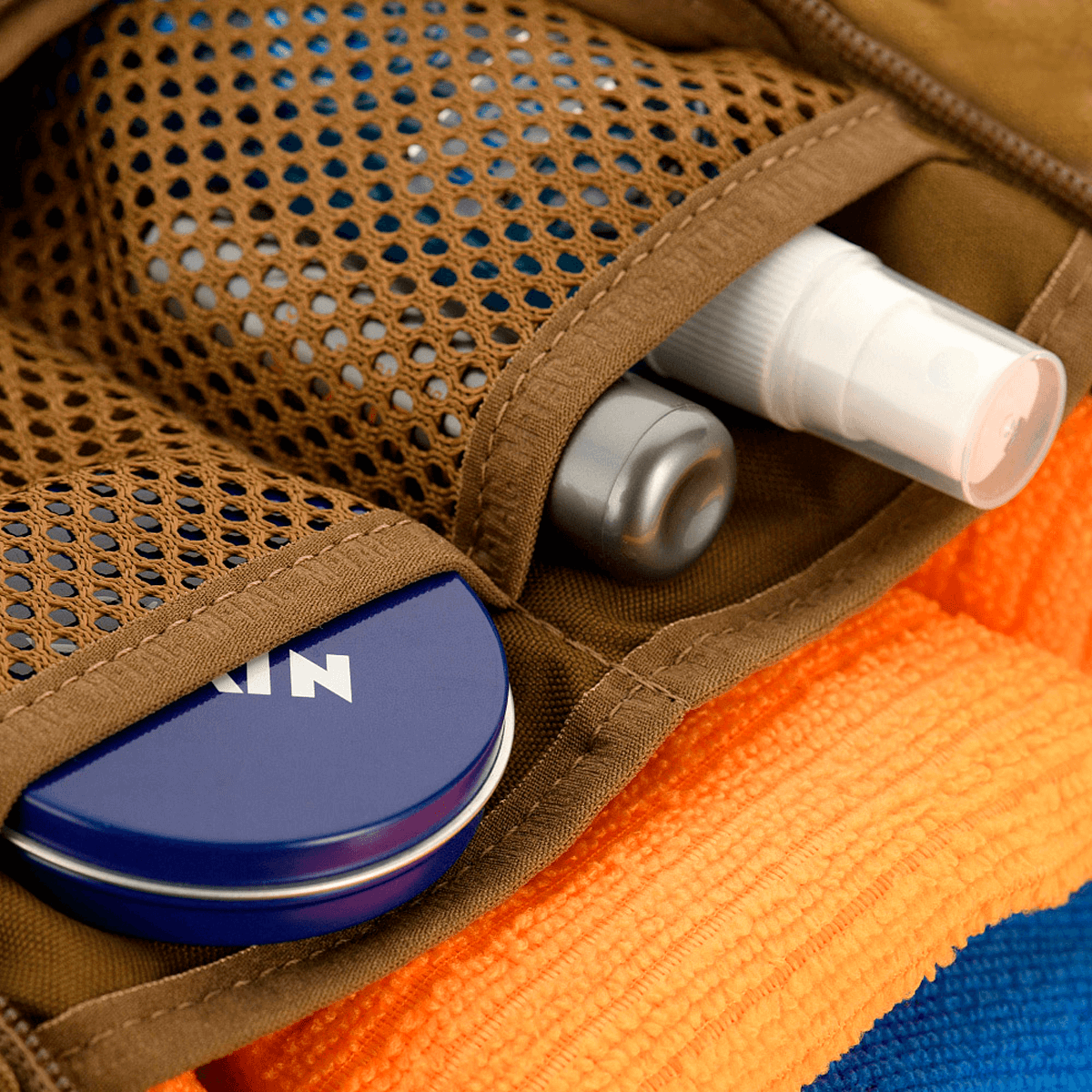 Indvendig lomme i M-Tac Toilettaske Elite Gen.II til organisering af hygiejneartikler som cremer og flasker.