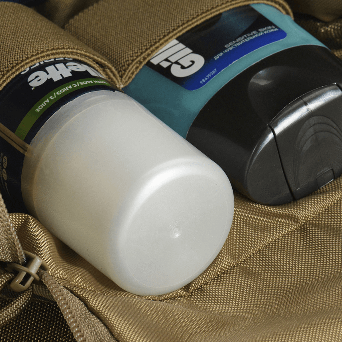 M-Tac Toilettaske Elite Gen.II med opbevaring af hygiejneartikler som lotion og shampoo i taske. Praktisk og kompakt rejsetaske.