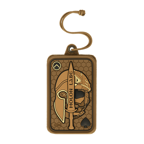 M-Tac Badge Holder – ID-kort och patch med taktisk design, beige färg och inbyggd paracord för upphängning, perfekt för ID- och nyckelkort.