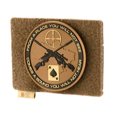 M-Tac Taktisk Morale Patch Display Board Hook og Loop Molle 120x85 med plastbas och patchfäste.