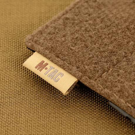 M-Tac Taktisk Morale Patch Display Board Hook og Loop Molle 120x85 med plastbas och MOLLE-fäste.