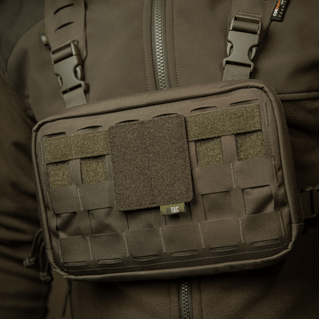M-Tac panel för patches på MOLLE 80x85 med hook & loop-yta för patches på personens bröst