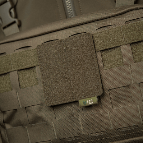 M-Tac panel för patches på MOLLE 80x85 monterad med hook & loop-yta för patches och ID, plastbas för stabilitet