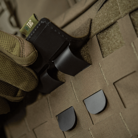 M-Tac panel för patches på MOLLE 80x85 fästs på MOLLE-system med plastbas för stabilitet och hook & loop-yta för patches