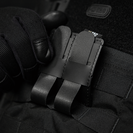 M-Tac panel för patchar på MOLLE 80x85 fäst vid MOLLE-system med hook & loop-ytan, idealisk för patchar och ID-märkning.