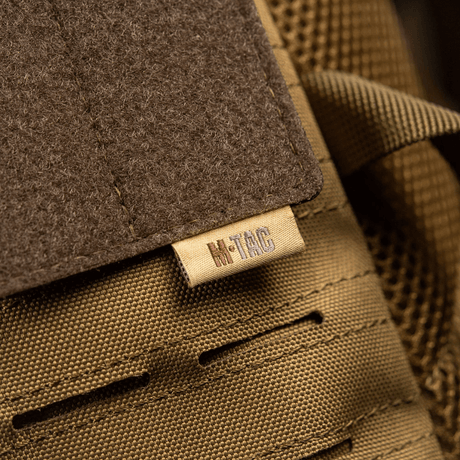 M-Tac panel för patchar på MOLLE 80x85 med hook & loop-ytan och fäste via MOLLE-system.