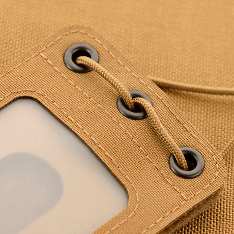Närbild av M-Tac taktisk ID-korthållare med snöre i Cordura-material med transparent fönster och robust design, lämplig för taktisk användning.