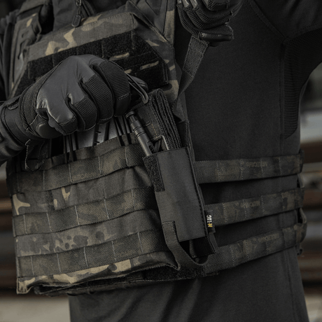 M-Tac Tourniquet Pouch Elastisk VELCRO Gen.II på en taktisk väst för snabb åtkomst till C-A-T tourniquet i robust Cordura 500D