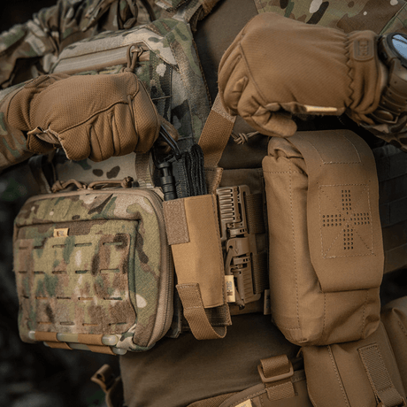 M-Tac Tourniquet Pouch Elastisk VELCRO Gen.II monterad på en taktisk väst med snabb åtkomst till tourniquet, material: Cordura 500D, Texcel