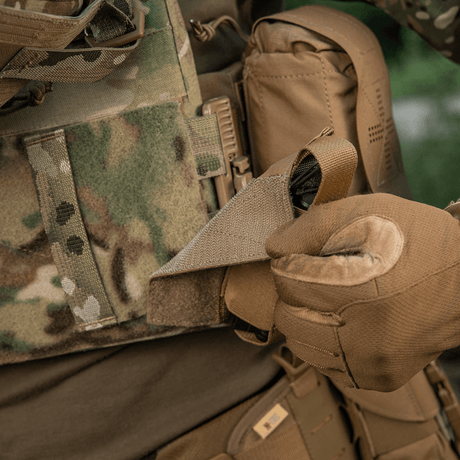 M-Tac Tourniquet Pouch Elastisk VELCRO Gen.II monterad på plate carrier, snabb åtkomst till C-A-T, gjord av Cordura 500D, Texcel-selar