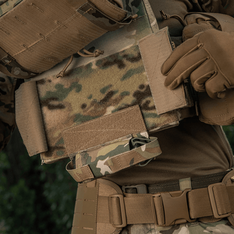 M-Tac Tourniquet Pouch Elastisk VELCRO Gen.II monterad på taktisk utrustning för snabb åtkomst till C-A-T tourniquet i stridsmiljö