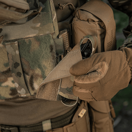 M-Tac Tourniquet Pouch Elastisk VELCRO Gen.II i bruk under en taktisk situation