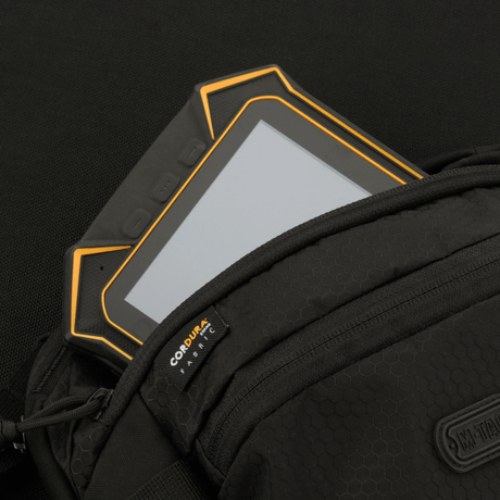 M-Tac Sphaera Hex Hardsling Bag med Cordura-tyg, visar fack för smartphone i kompakt design.