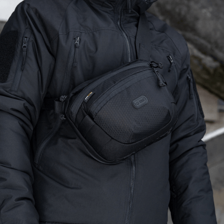 M-Tac Sphaera Hex Hardsling Bag bärs som axelväska. Kompakt design i Cordura/Hex polyester med modulärt system och dolt vapenfack.