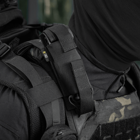 M-Tac Tourniquet Pouch Elastisk med MOLLE Gen.II fäst vid taktisk utrustning. Elastisk förvaring av C-A-T tourniquet i Cordura-material.