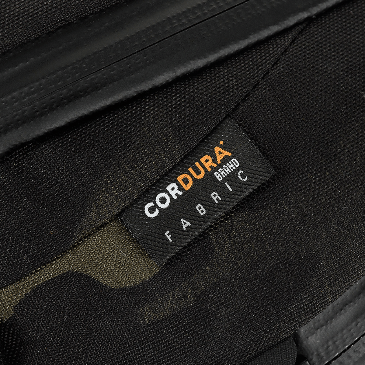 Etiketten på en M-Tac Sphaera Hex Hardsling Taske Gen.II Elite lavet af Cordura stof.