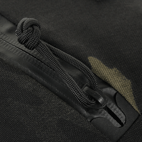 Närbild av M-Tac Sphaera Hex Hardsling Taske Gen.II Elite dragkedjedetalj i Cordura-materialet med Hex-polyester för robust användning.