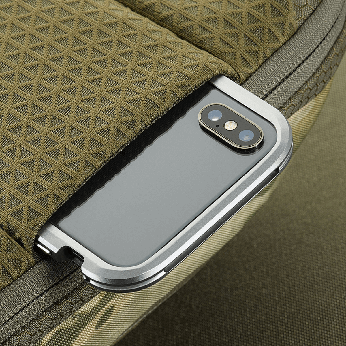 M-Tac Sphaera Hex Hardsling Taske Gen.II Elite mobilrum i Cordura-materiale med skjult bæringsfunktion og hurtigåbningssystem.