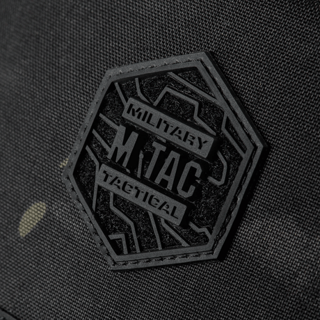 M-Tac Satellite Magnetväska Elite Hex, detaljbild av väska med militärtaktik-logotyp, multifunktionell organizer i Cordura-material.